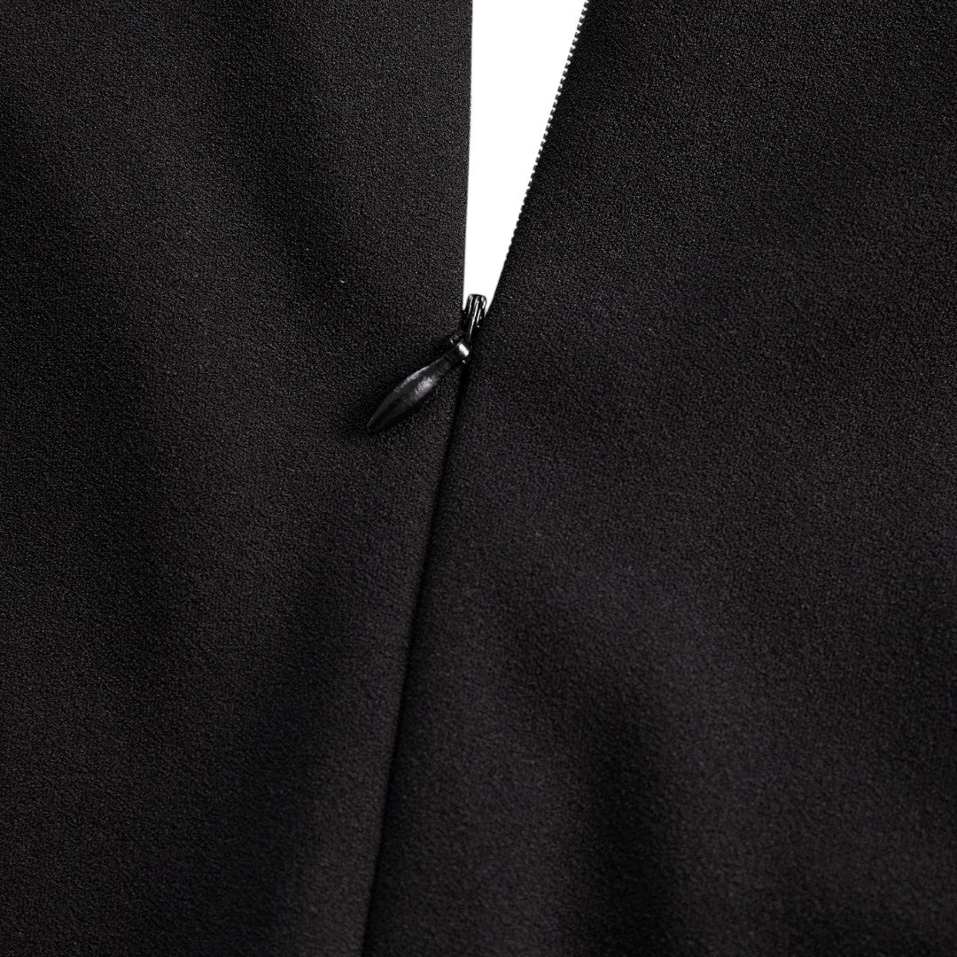 Marina | Vestido negro refinado con cinturón y cuello mandarín - Carlos Hernández Madrid