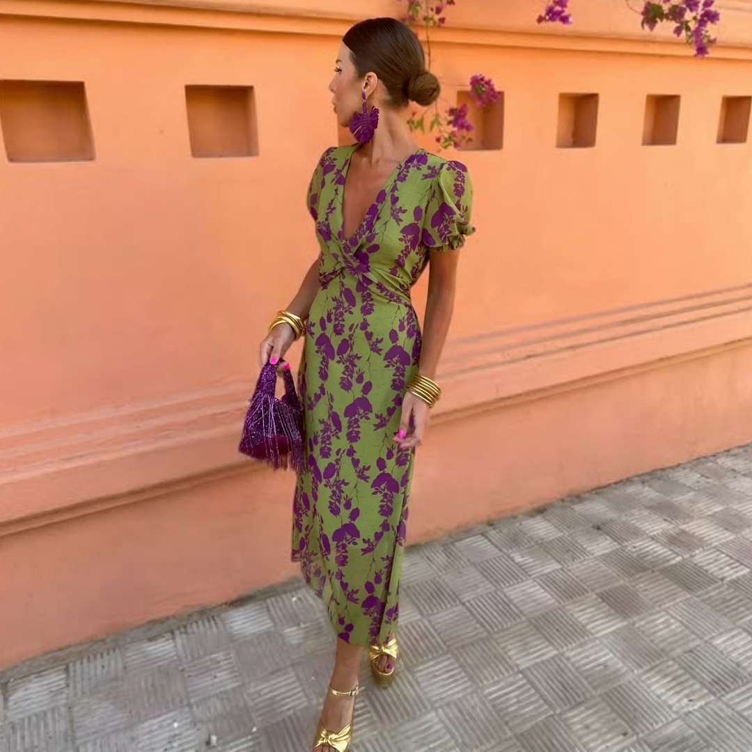 Isabel y Miguel Madrid Andrea™ spring dress with floral pattern and lightweight fabric, perfect for warm weather.