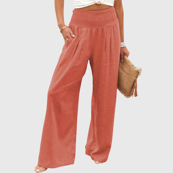 Pantalones elegantes y livianos Julie de Isabel y Miguel Madrid, con corte moderno y tela suave en color neutro