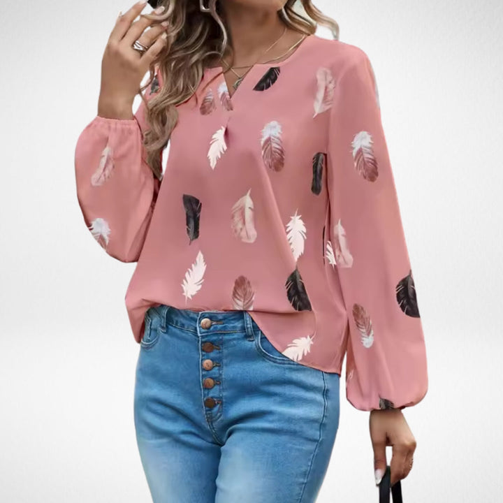 Isabel y Miguel Madrid Nicole™ fitted blouse in soft fabric, shown in a stylish, close-up view highlighting the tailored fit.