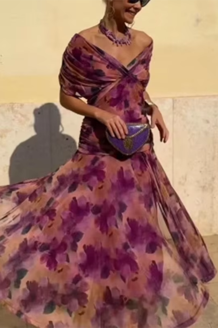 Vestido maxi plisado elegante de Isabel y Miguel Madrid, vestido largo con falda plisada y diseño sofisticado para ocasiones especiales.