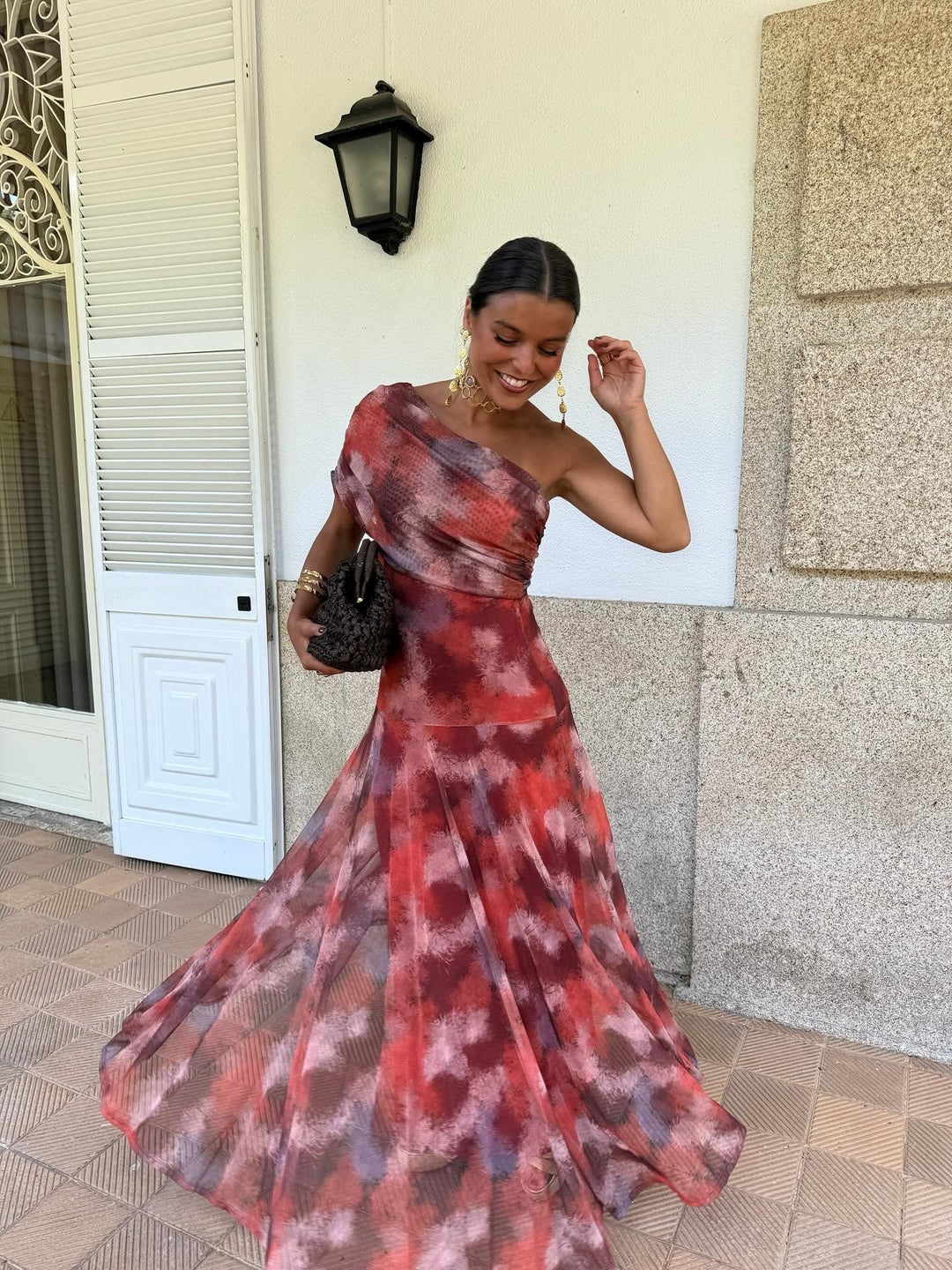 Vestido largo con escote a hombros descubiertos en tonos acuarela