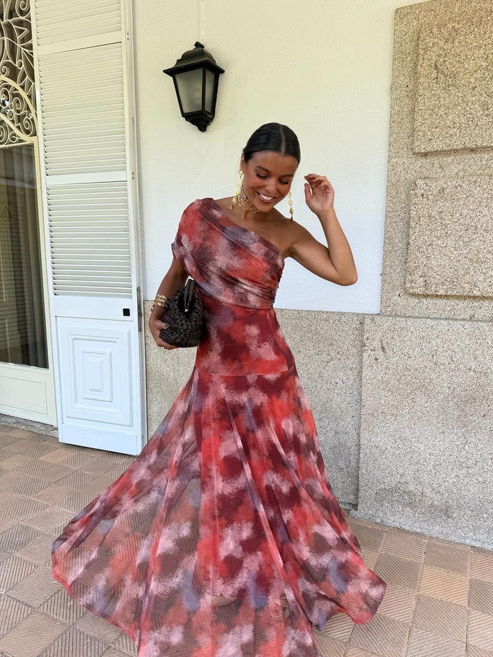Vestido largo con escote a hombros descubiertos en tonos acuarela