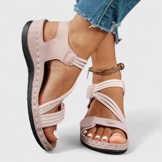 Sandalias ortopédicas Alma de Isabel y Miguel Madrid con diseño cómodo y soporte ergonómico, en color neutro.