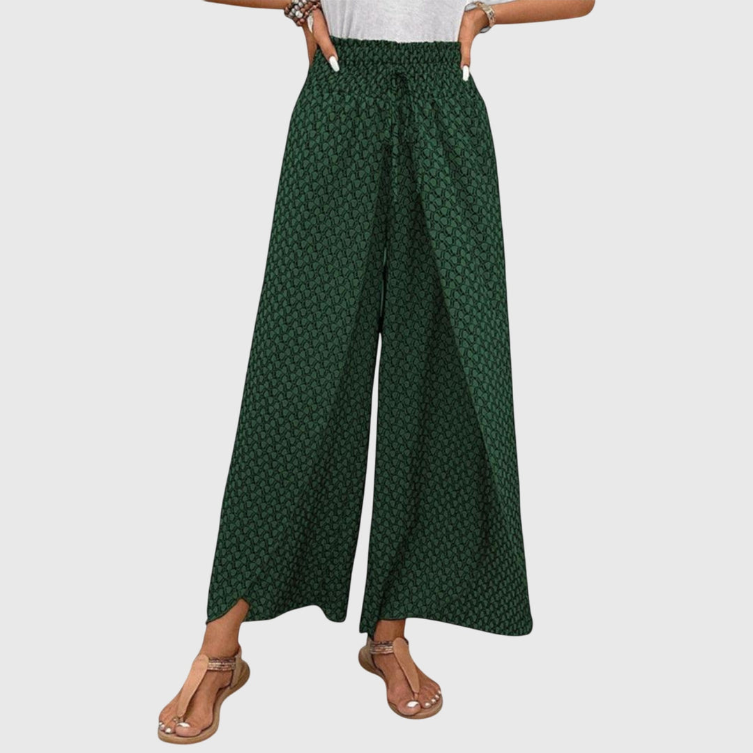 Pantalones Palazzo elegantes de Isabel y Miguel Madrid, estilo Chiara, en colores neutros, mostrando su diseño amplio y cómodo.