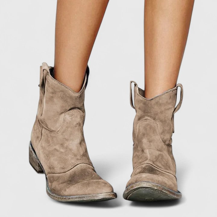 Kylenrah | Elegantly Styled Boots - Carlos Hernández Madrid
