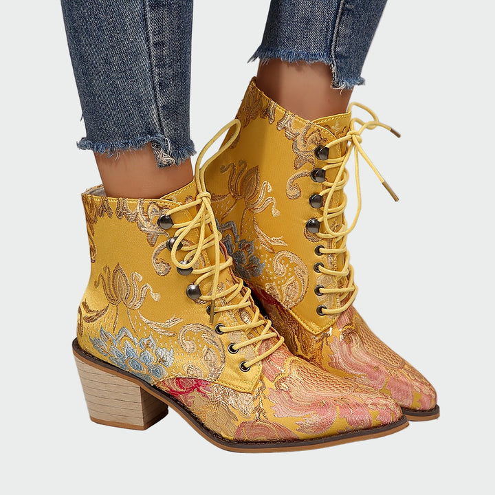 Sandra | Botines De Cuero Con Flores Elegantes Radiantes - Carlos Hernández Madrid