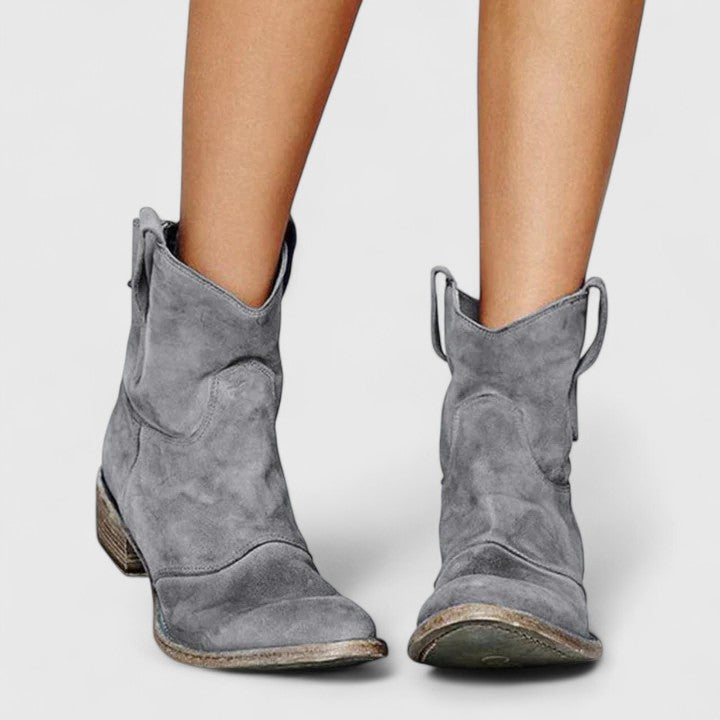 Kylenrah | Elegantly Styled Boots - Carlos Hernández Madrid