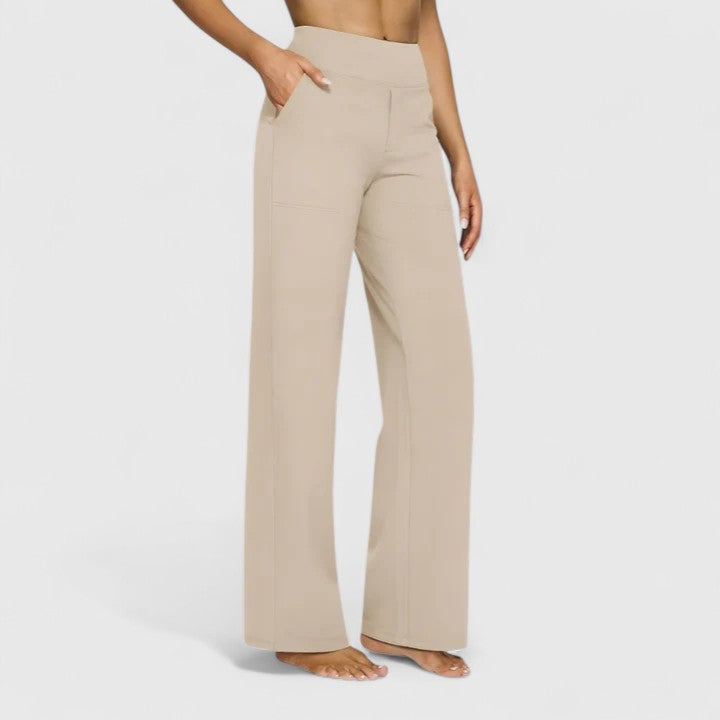 Pantalones elegantes Hilary de Isabel y Miguel Madrid en color neutro, con corte ajustado y detalles modernos.