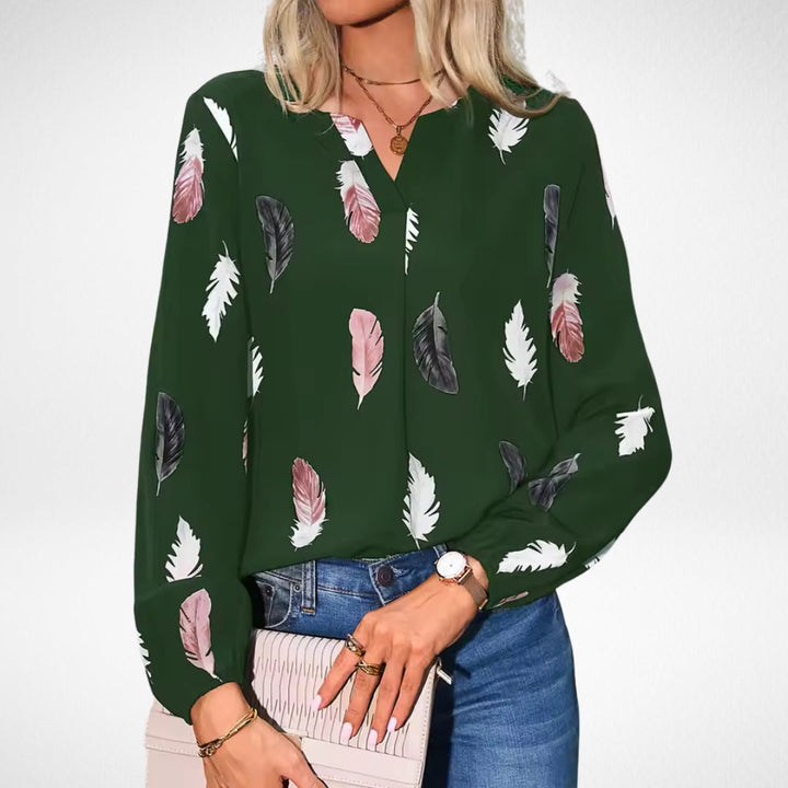 Nicole™ Isabel y Miguel Madrid fitted blouse in soft fabric, featuring a stylish neckline and tailored fit for a chic look.