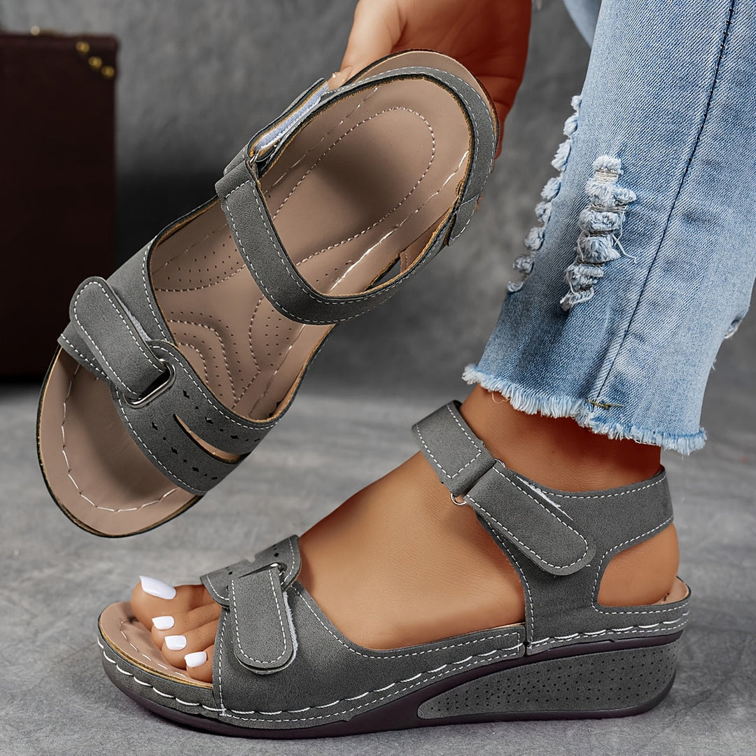 Sandalias ortopédicas cómodas Isabel y Miguel Madrid, modelo Élise, con plantilla acolchada y diseño ergonómico para mayor confort.