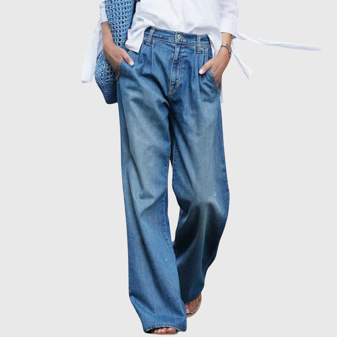 Jeans de alta calidad Isabel y Miguel Madrid con corte amplio, vista frontal en color azul, detalles de costuras y bolsillos.