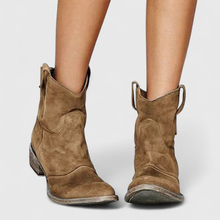 Kylenrah | Elegantly Styled Boots - Carlos Hernández Madrid