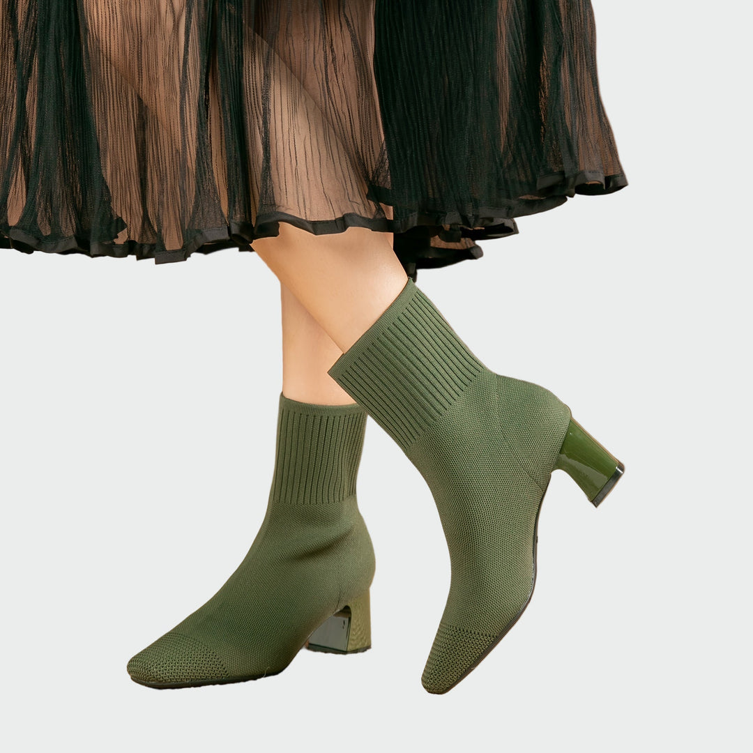 Alejandra | Botas Ortopédicas Tricotadas En Tono Beige Suave - Carlos Hernández Madrid