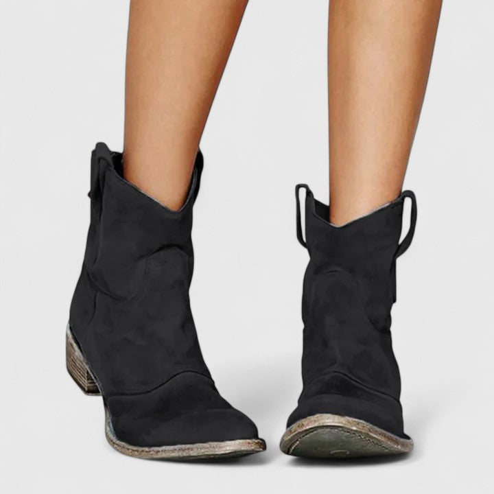 Kylenrah | Elegantly Styled Boots - Carlos Hernández Madrid