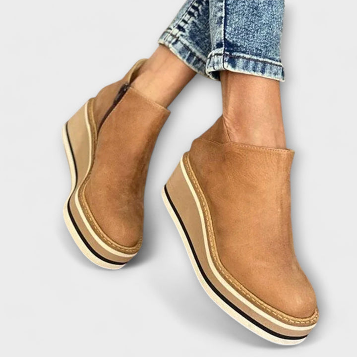 Catalina | Bota Elegante De Cuero Con Tacón Cómodo - Carlos Hernández Madrid