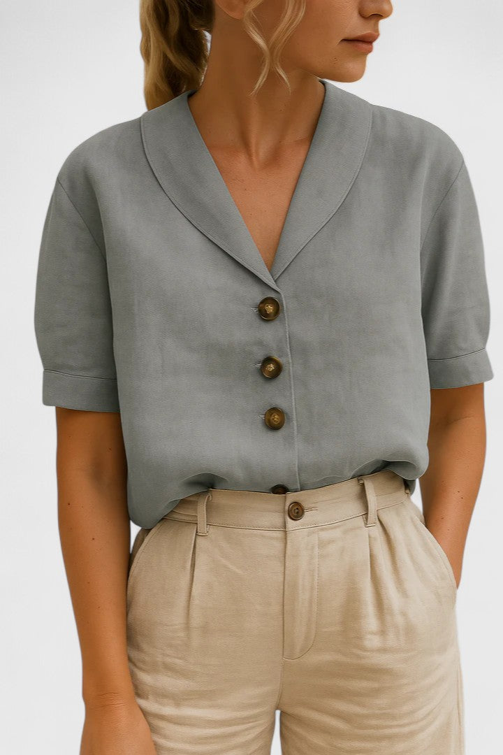 Isabel y Miguel Madrid Charlie Elegante Blusa, stylish blouse with intricate details, shown on a mannequin.