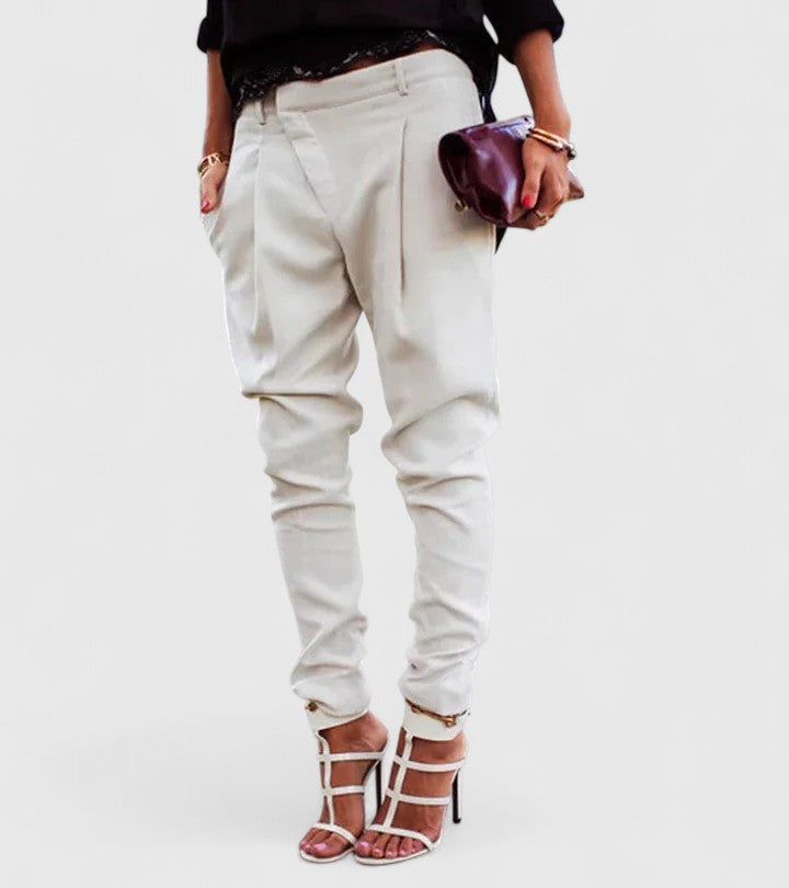 Pantalones AURDONNA de Isabel y Miguel Madrid, estilo chic, en color neutro, con diseño elegante y cómodo para mujer.