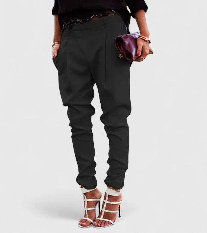 Pantalones AURDONNA de Isabel y Miguel Madrid, estilo chic, en color neutro, con diseño elegante y ajuste cómodo.