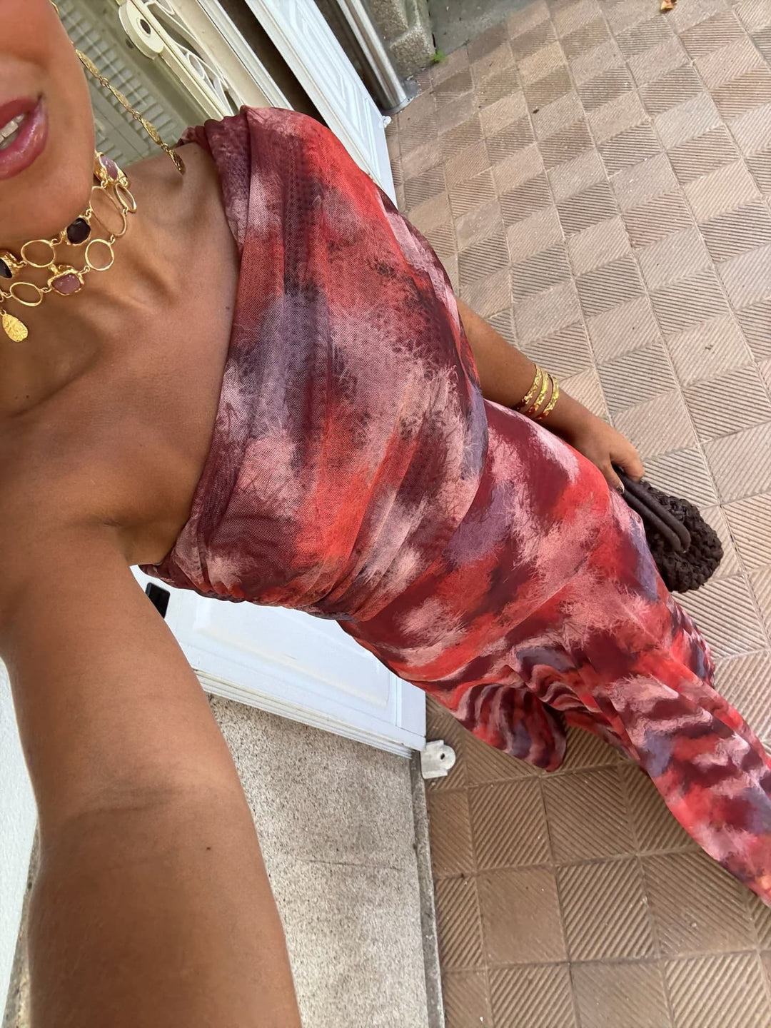 Vestido largo con escote a hombros descubiertos en tonos acuarela