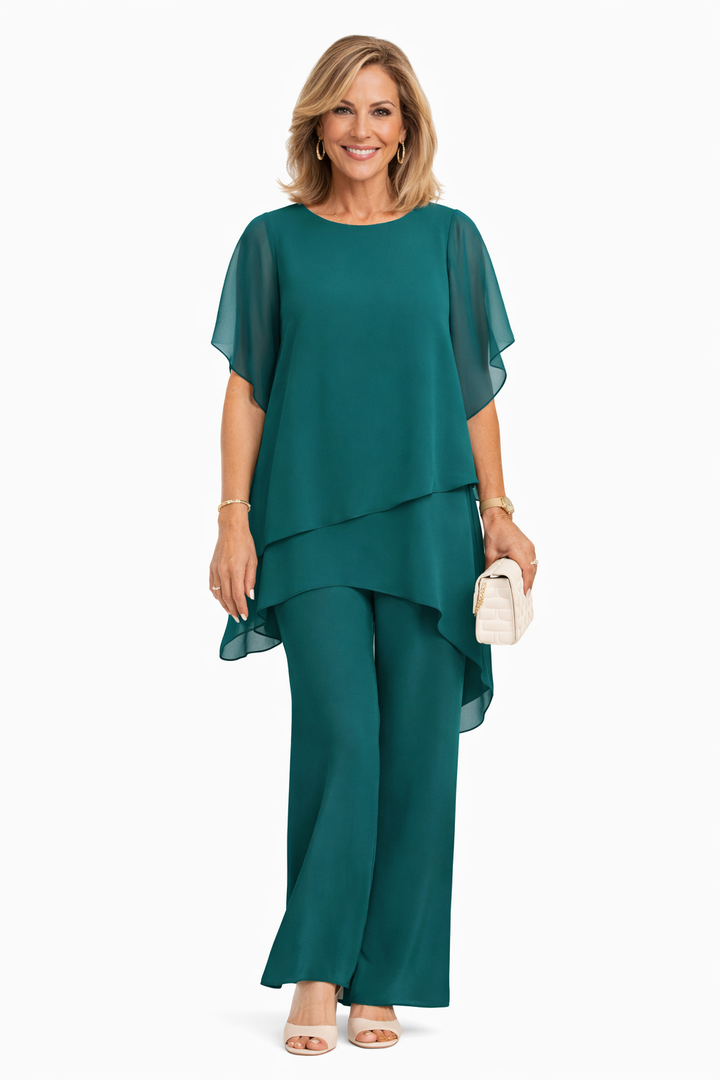 Conjunto elegante fluido Carmen de Isabel y Miguel Madrid, con blusa y pantalones en tonos neutros, estilo sofisticado y cómodo.