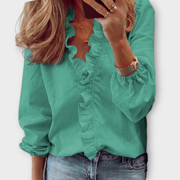 Isadora summer blouse by Isabel y Miguel Madrid, lightweight fabric, elegant design, worn with short sleeves and a V-neck.