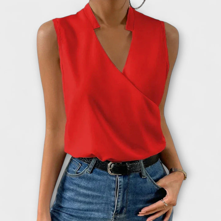 Isabel y Miguel Madrid Loretta women’s sleeveless V-neck top with print, casual summer style in white fabric.