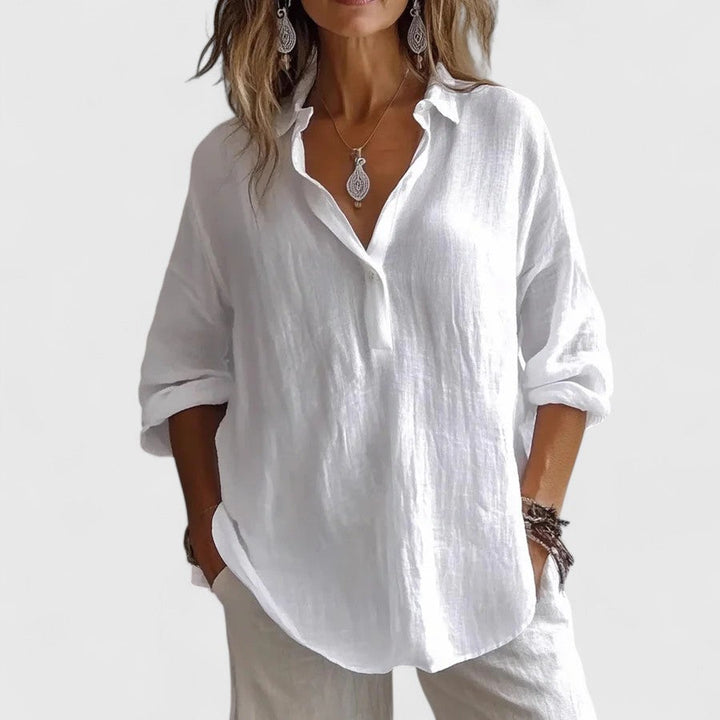 Elegant black blouse with chic design from Isabel y Miguel Madrid, featuring a stylish neckline and sophisticated fit.