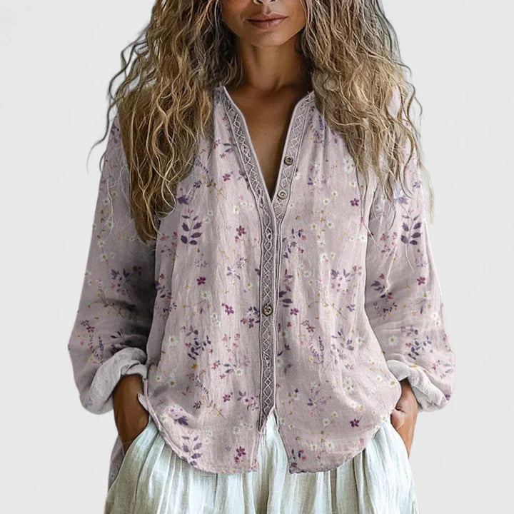 Pink Isabel y Miguel Madrid Jayzlynae comfortable cotton shirt with a relaxed fit and casual style, shown on a model.