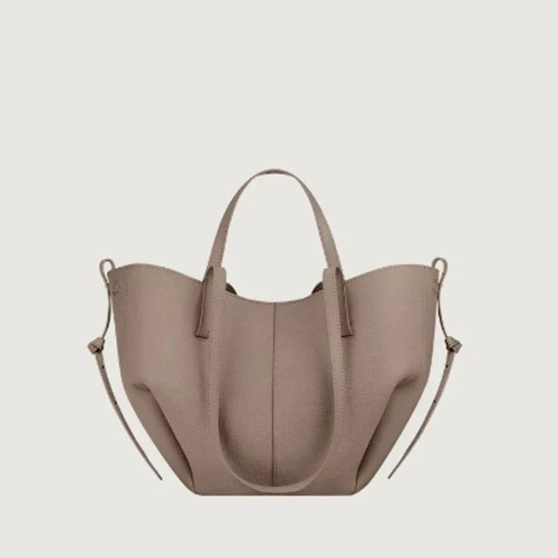 Bolso tote Freja con alas y plisados - Carlos Hernández Madrid