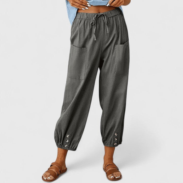 Pantalones anchos de verano para mujer de Isabel y Miguel Madrid, estilo elegante y cómodo, en color claro.
