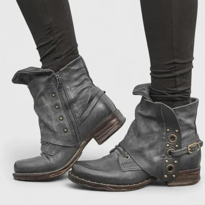 Mayzheen | Ortopedic Boots - Carlos Hernández Madrid