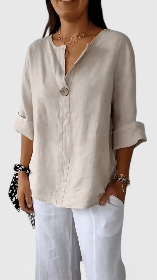 Elegant Isabel y Miguel Madrid Kianna blouse in soft fabric, featuring a stylish collar and tailored fit for sophisticated looks.