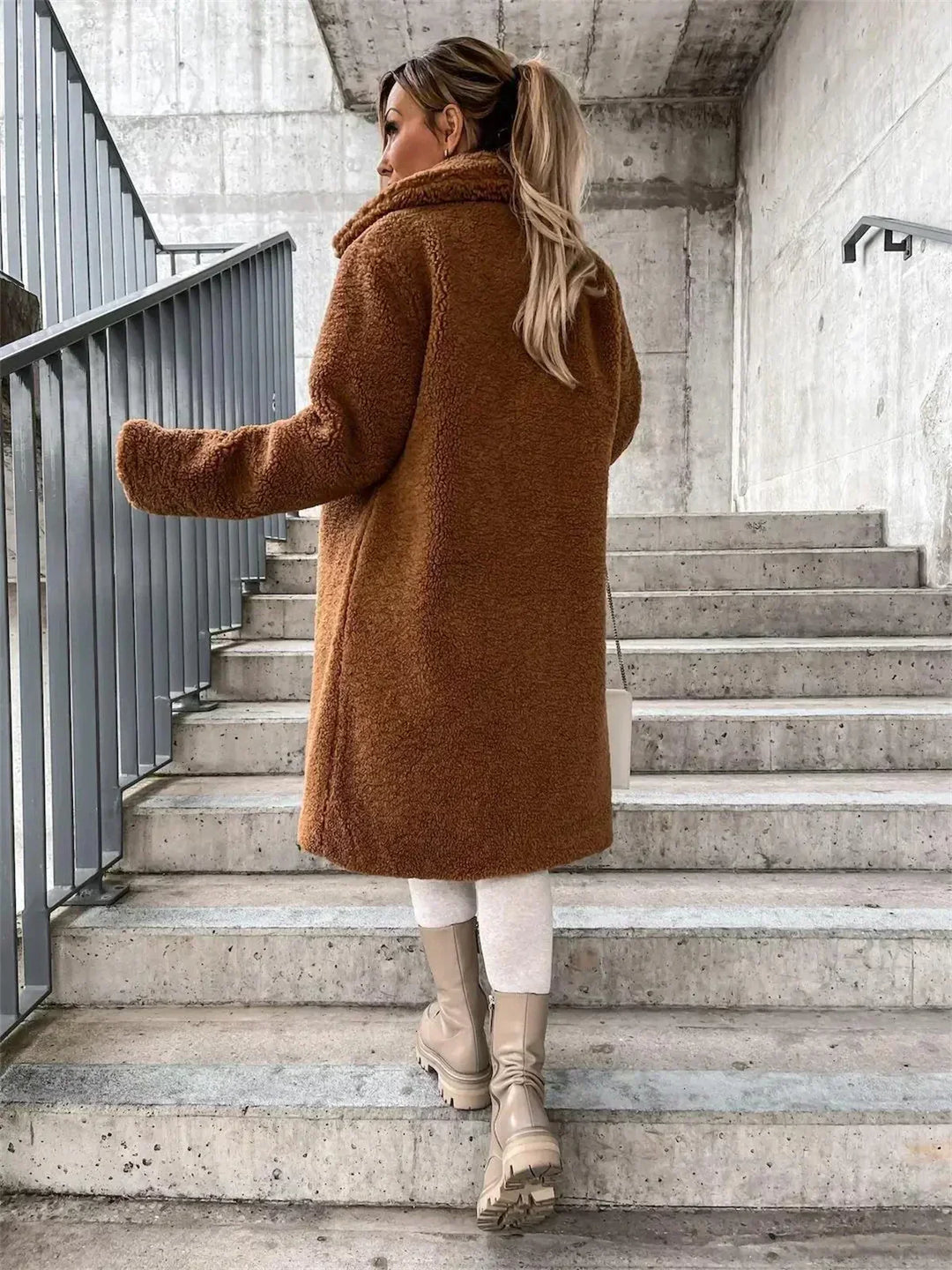 JESSICA | Abrigo de Peluche Teddy Acogedor - Carlos Hernández Madrid