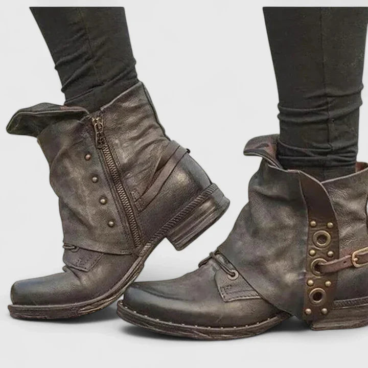 Mayzheen | Ortopedic Boots - Carlos Hernández Madrid