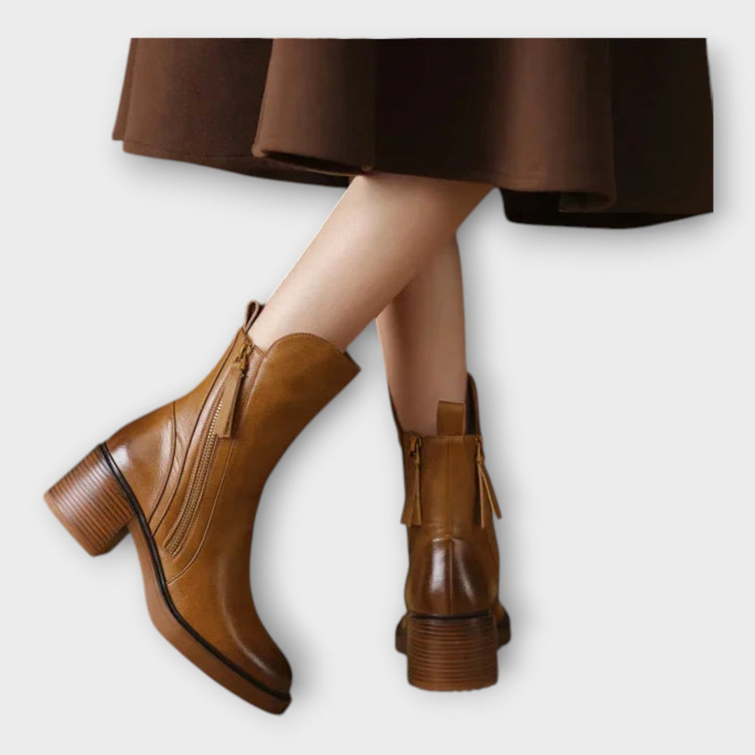 Ángela | Botines Elegantes con Detalle de Cierre - Carlos Hernández Madrid
