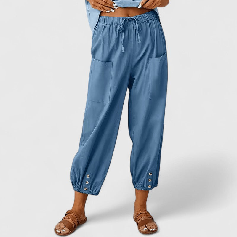 Pantalones anchos elegantes para verano de Isabel y Miguel Madrid, mujer, estilo cómodo y moderno en tonos neutros.