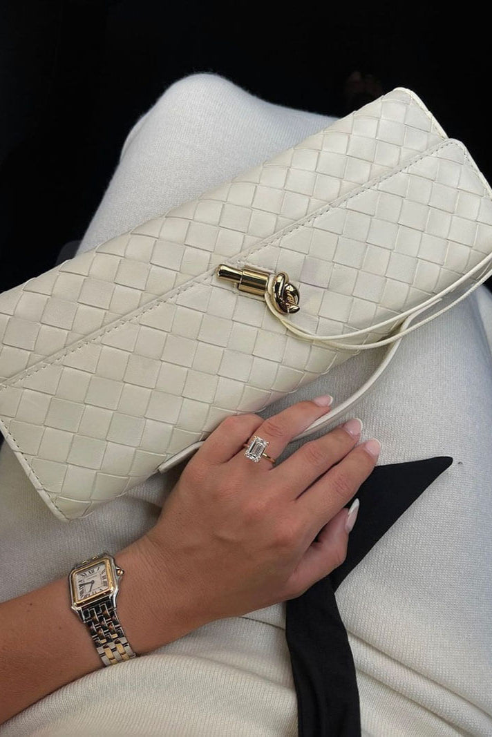 Melanie | Clutch con Detalle de Nudo Dorado - Carlos Hernández Madrid