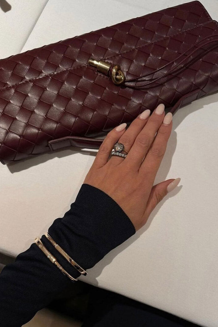 Melanie | Clutch con Detalle de Nudo Dorado - Carlos Hernández Madrid
