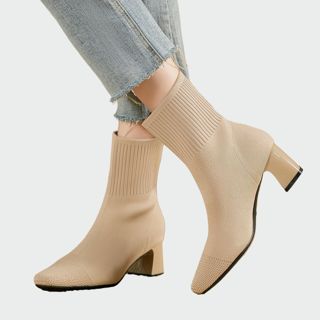Alejandra | Botas Ortopédicas Tricotadas En Tono Beige Suave - Carlos Hernández Madrid