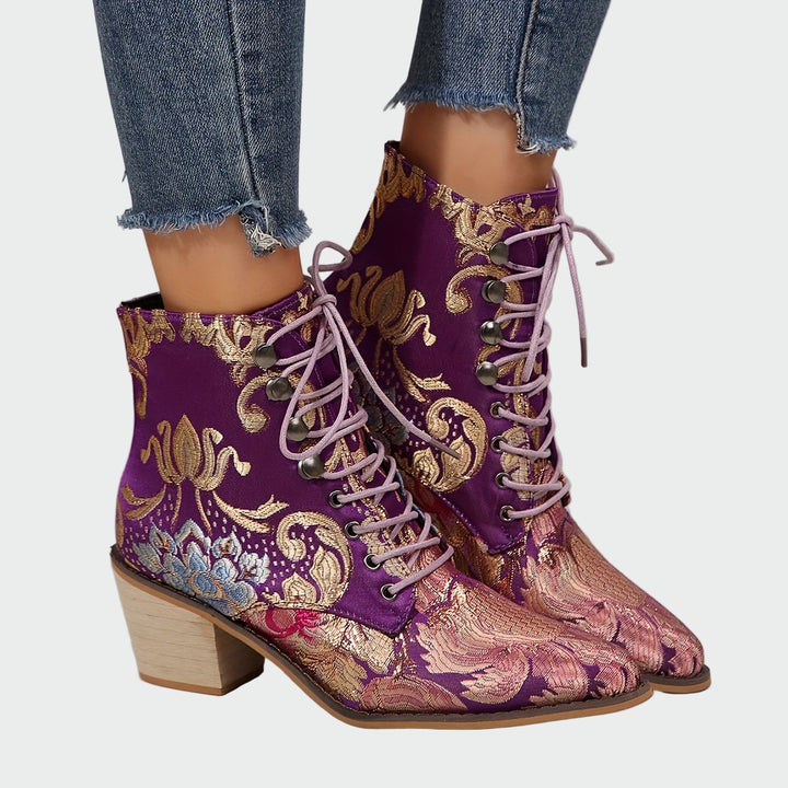 Sandra | Botines de Cuero con Elegantes Flores Brillantes - Carlos Hernández Madrid