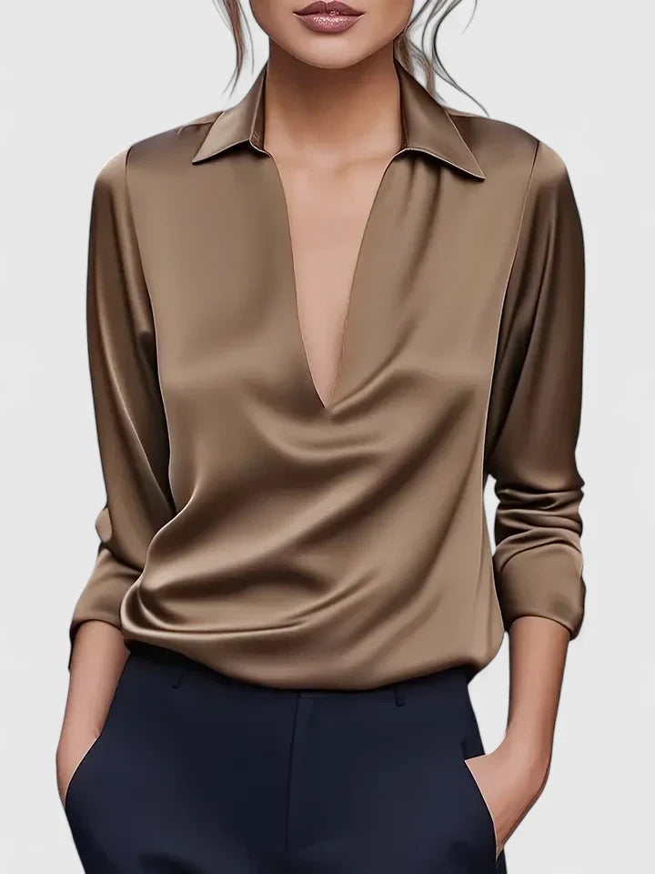 Elegant Isabel y Miguel Madrid Calvina blouse in sophisticated design, shown in a stylish image highlighting its fabric and fit.
