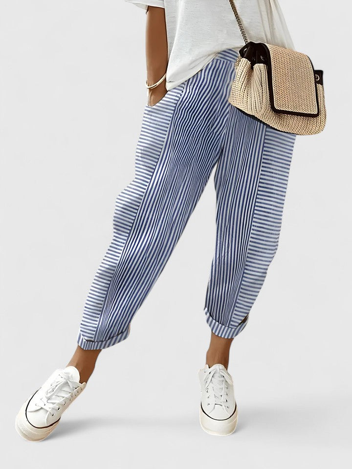 Pantalones cómodos de verano para mujer Elvira™ en color azul, de la marca Isabel y Miguel Madrid, con estilo relajado y fresco.