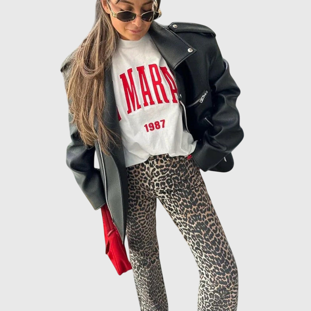 Jeans vintage Isabel y Miguel Madrid Chandra con diseño de leopardo, tela de mezclilla y estilo clásico en la imagen.