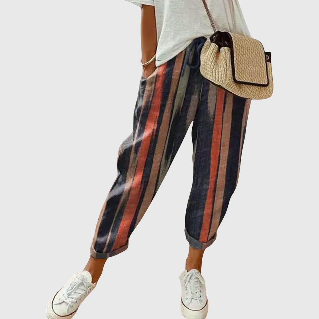 Pantalones de algodón Isabel y Miguel Madrid en color neutro, diseño cómodo y casual para uso diario.
