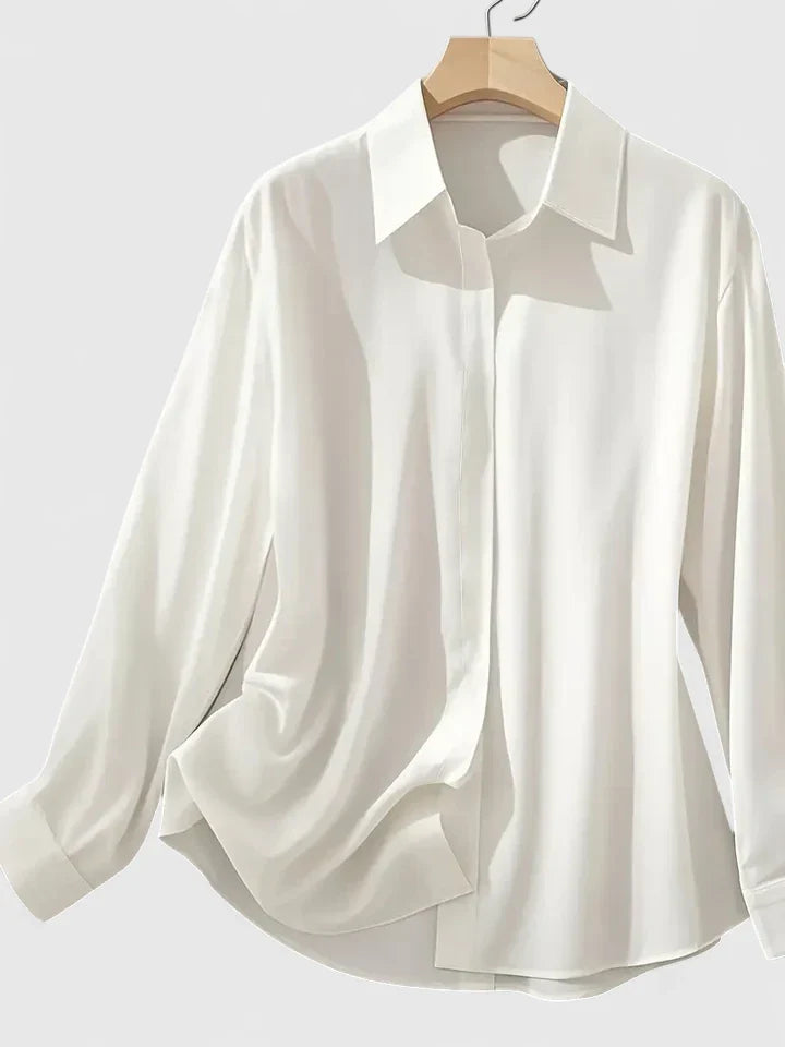 Elegant Isabel y Miguel Madrid Melvaya top with a stylish neckline, displayed on a mannequin against a neutral background.