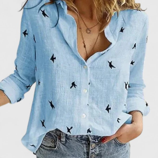 Isabel y Miguel Madrid Elena elegant blouse in breathable cotton linen, featuring a stylish, lightweight shirt with a relaxed fit.