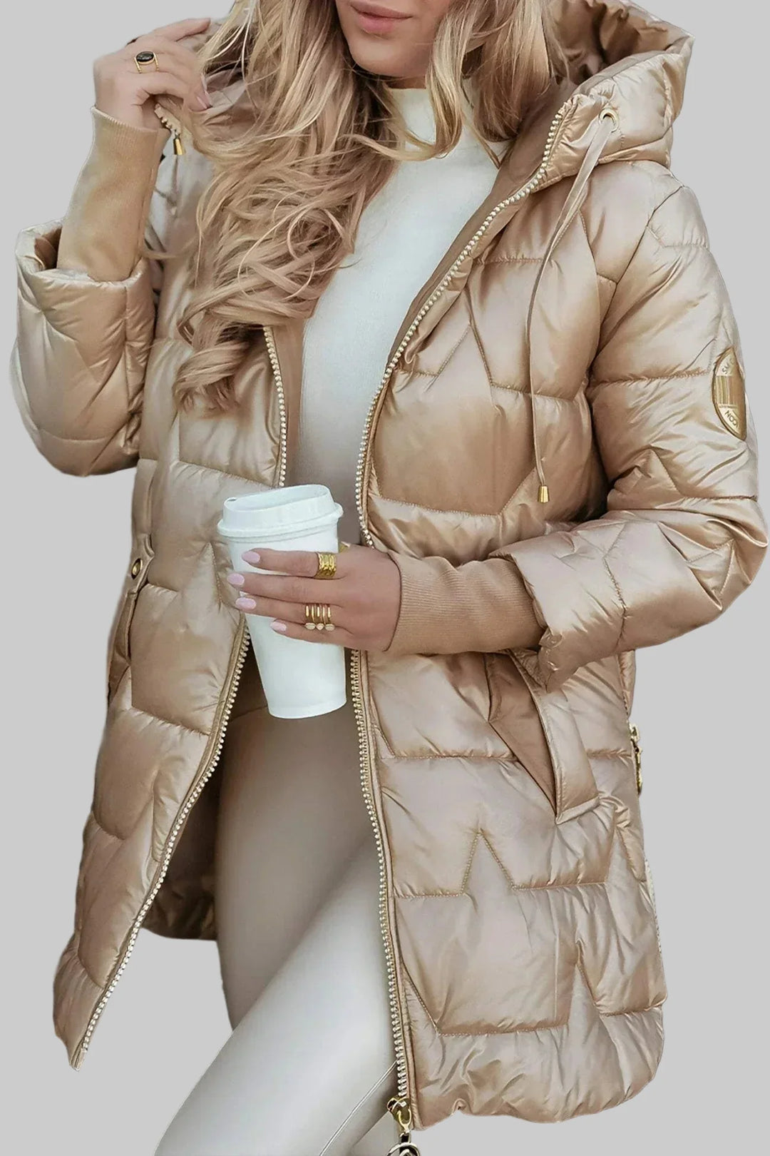 Nora - Abrigo Elegante de Invierno con Capucha y Acolchado - Carlos Hernández Madrid