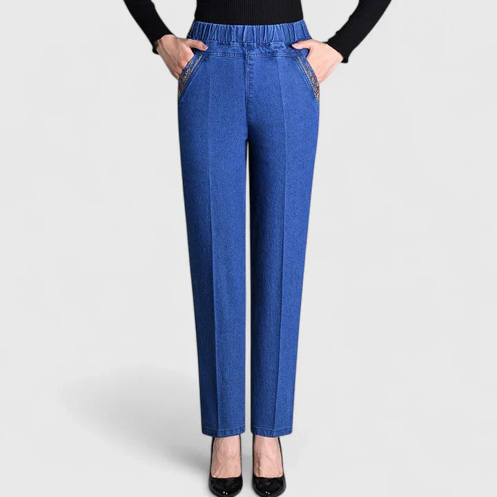 Pantalones cómodos de la marca Isabel y Miguel Madrid, ideales para usar en ocasiones informales y relajadas.
