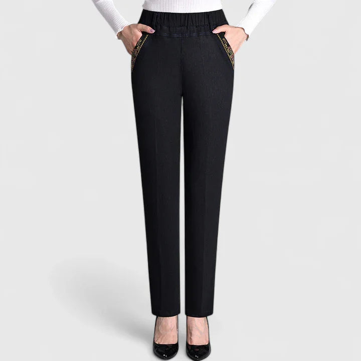 Pantalones cómodos Floralyssa de Isabel y Miguel Madrid, estilo relajado y tejido suave, ideales para uso diario y comodidad.